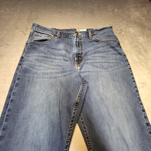 Wrangler Jeans Mens 34x29 Blue Relaxed Boot Premium Quality Denim Comfort Fit - Picture 2 of 9